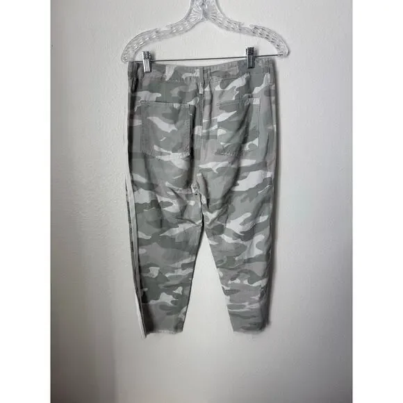 Mother The Shaker Chop Crop Fray Raw Hem Camo Desert Print Pants Size 27